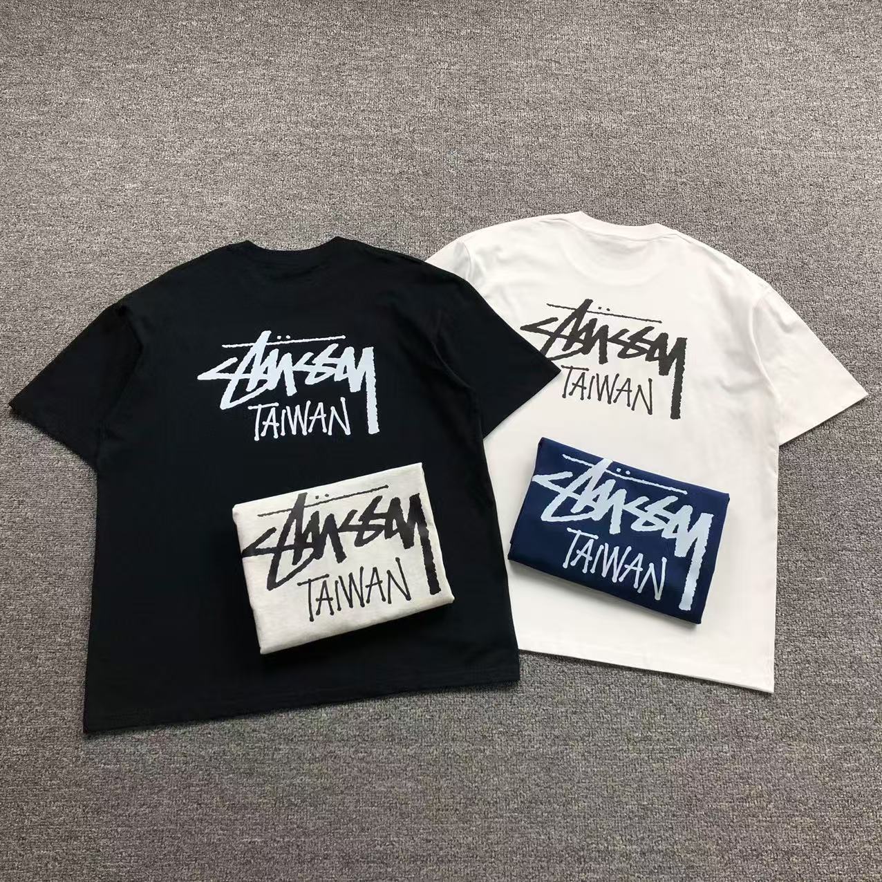 Camisa Stussy Taiwan Script Preta E Branca — costa