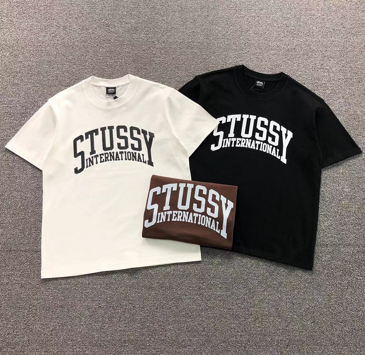 Camisa Stussy International Arch — frente