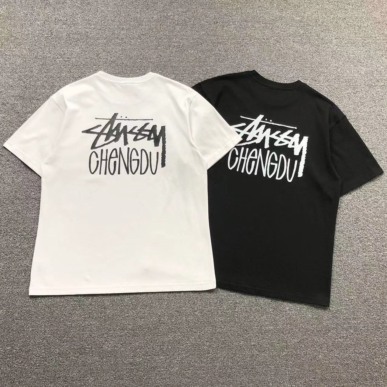 Camisa Stussy Chengdu Script Branca E Preta — costa