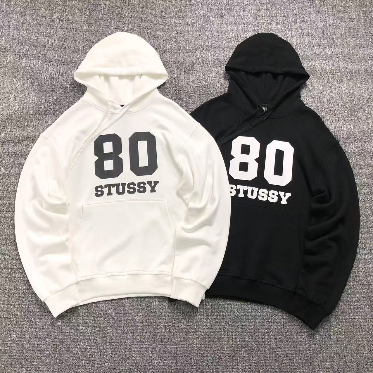 MOLETOM CANGURU Stussy 80 College — frente