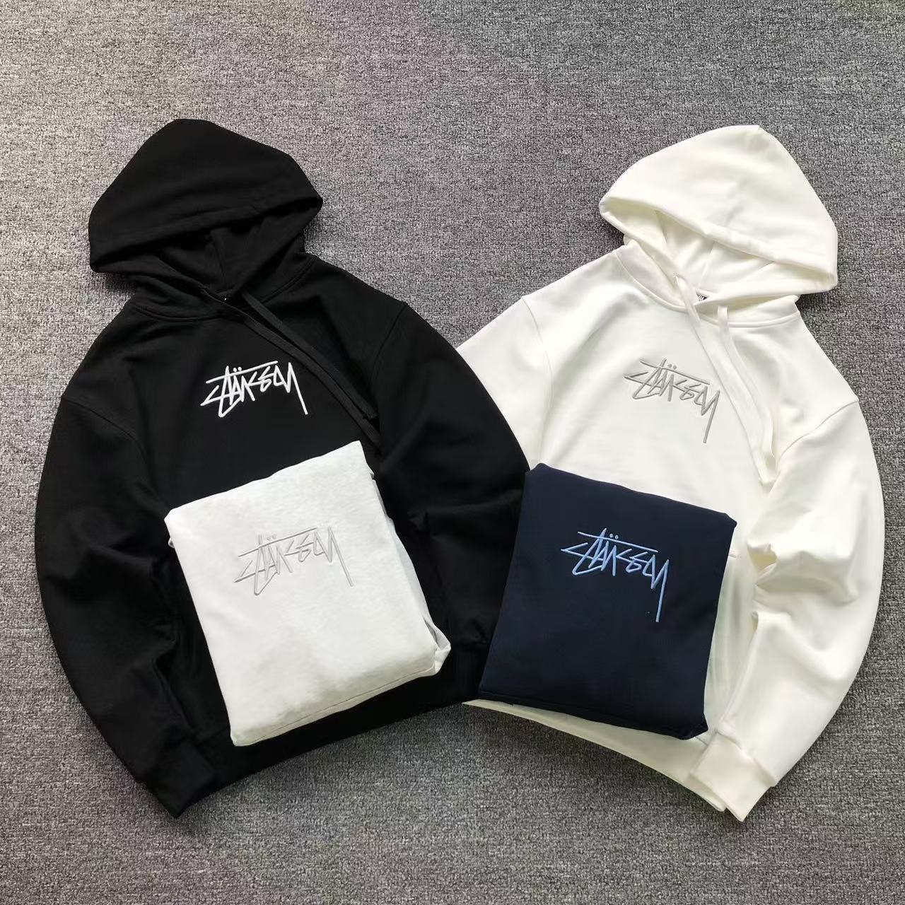 MOLETOM CANGURU Stussy Signature Script — frente