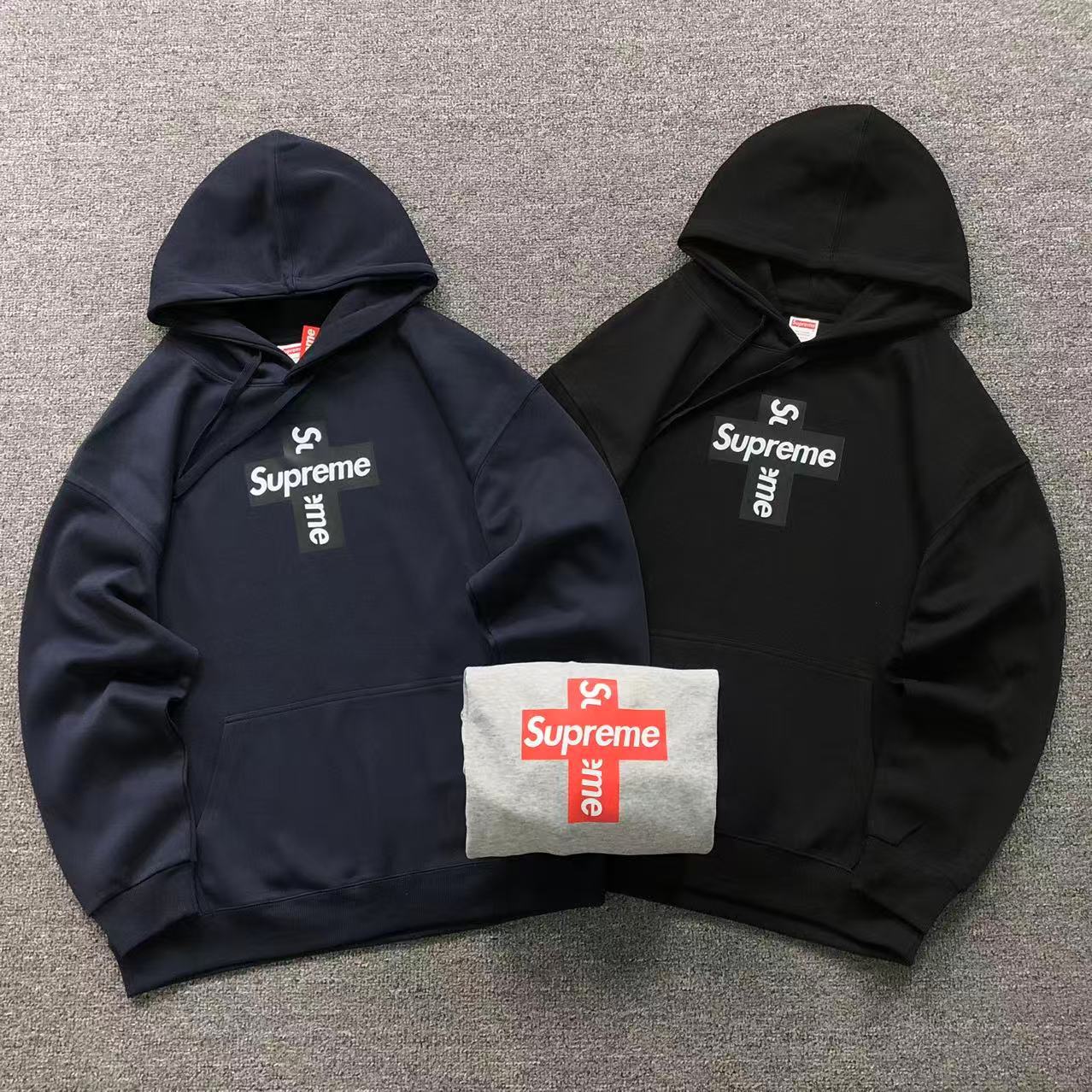 MOLETOM CANGURU Supreme Cross Box Logo Core — peito