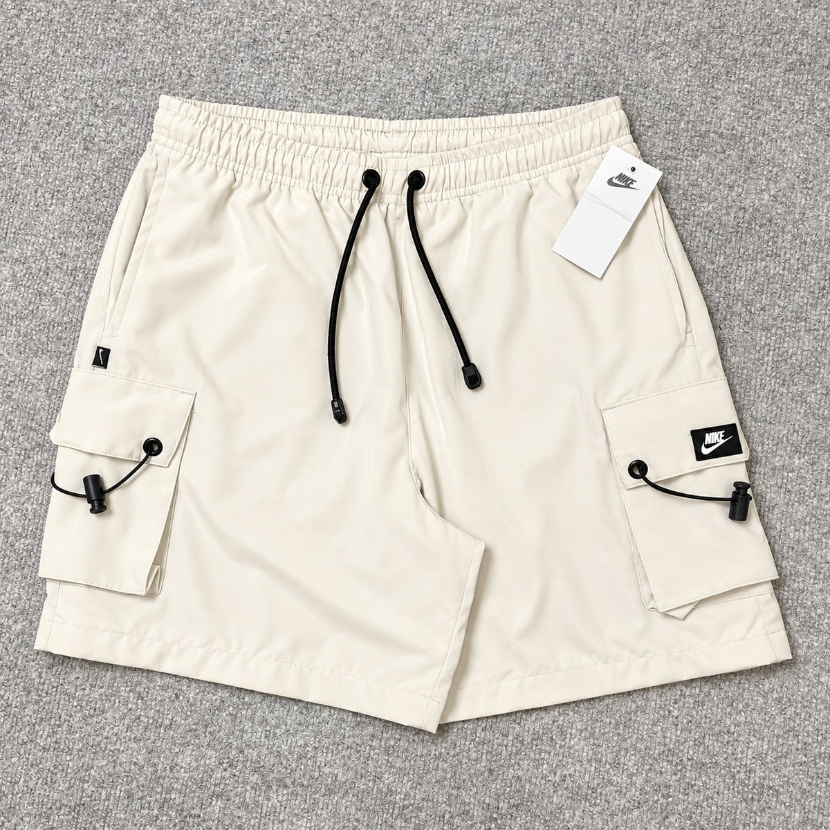 Short Premium Cargo Nike Foller Bege