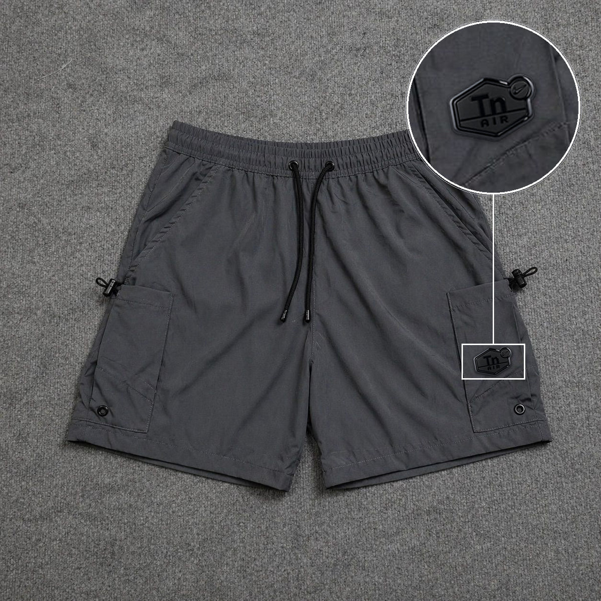 Short Cargo Streetwear Urban com Bolsos Laterais Cinza com patch Tn Resinado Preto