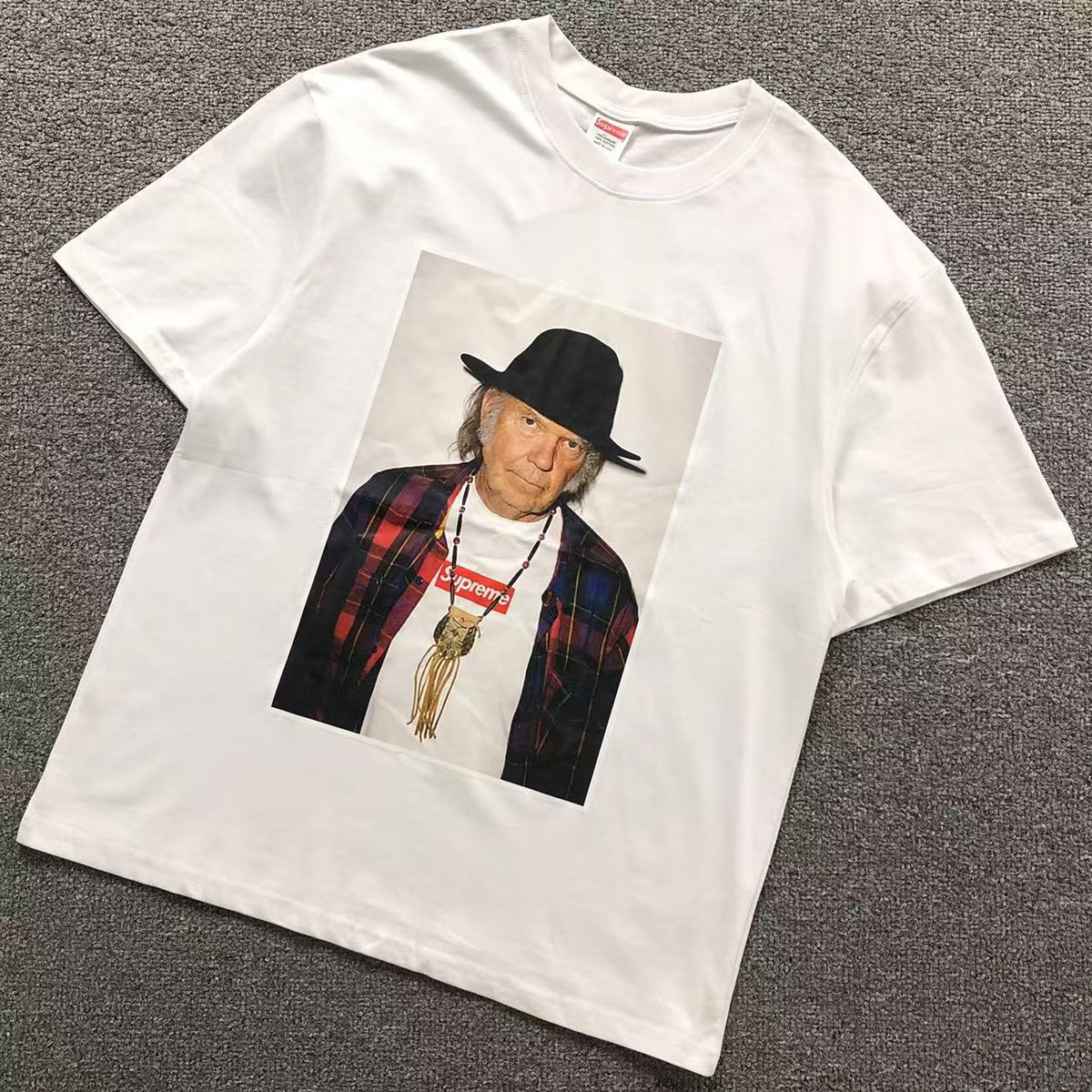 Camisa Supreme Neil Young Portrait — frente