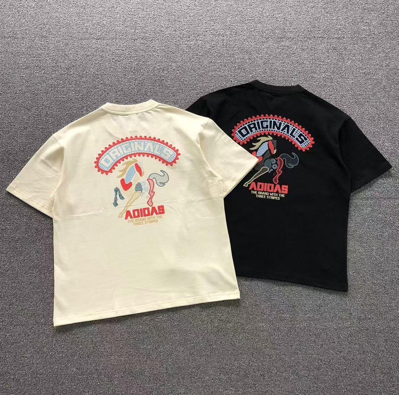 Camisa Adidas Originals Horse Off-White E Preta — costa