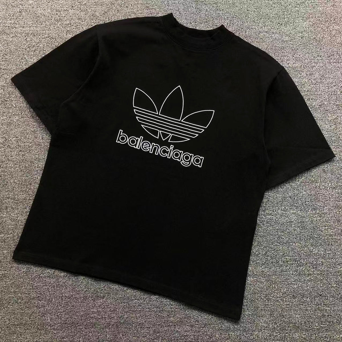 Camisa Adidas Trefoil Balenciaga Outline — frente