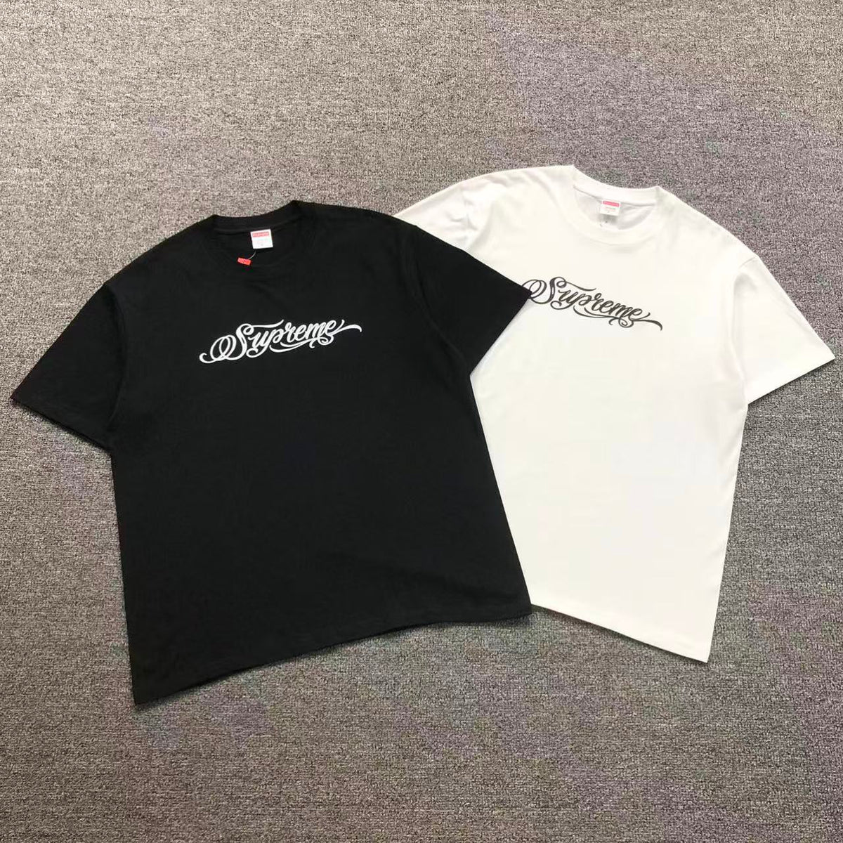 Camisa Supreme Script Tattoo — frente