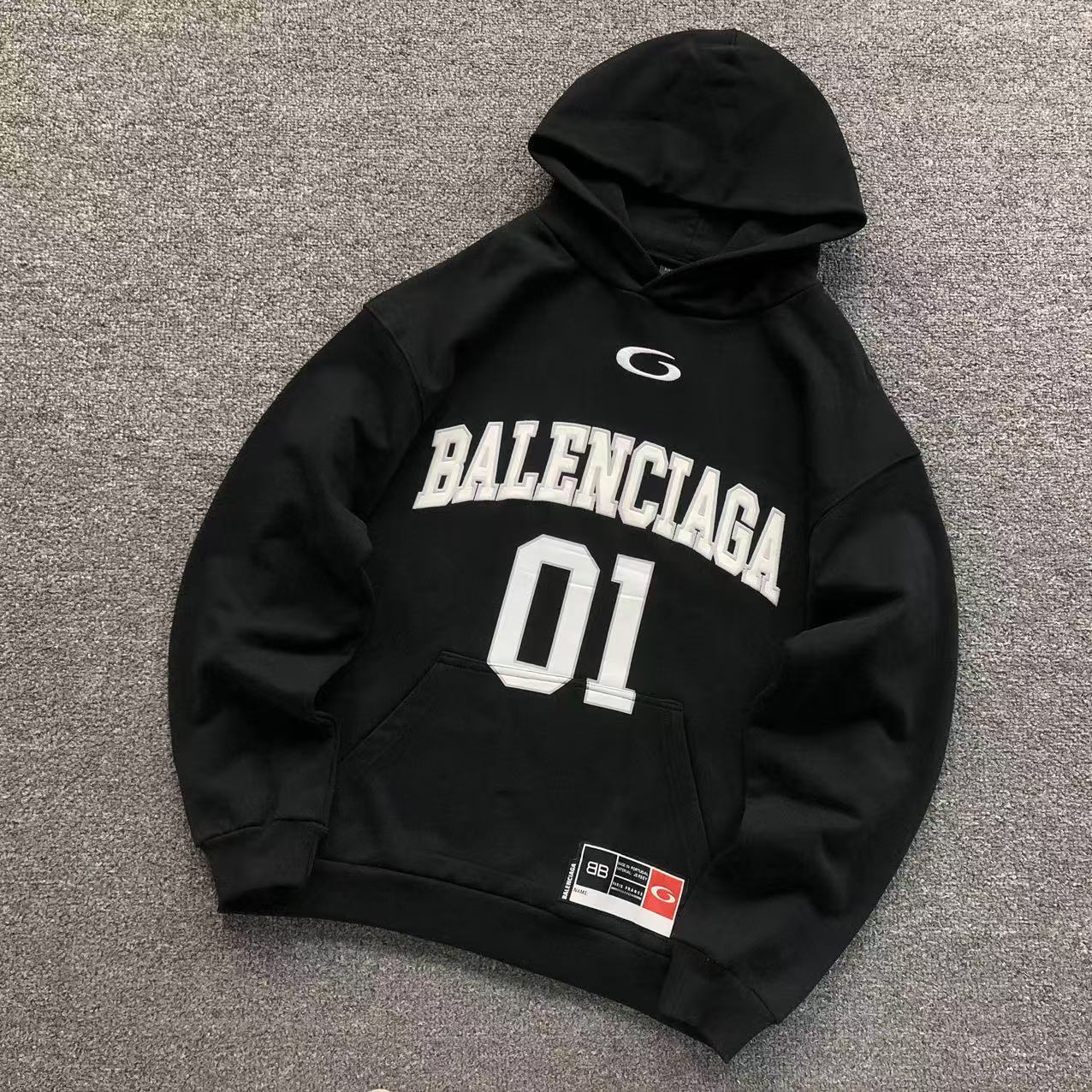 MOLETOM CANGURU Balenciaga College 01 — frente