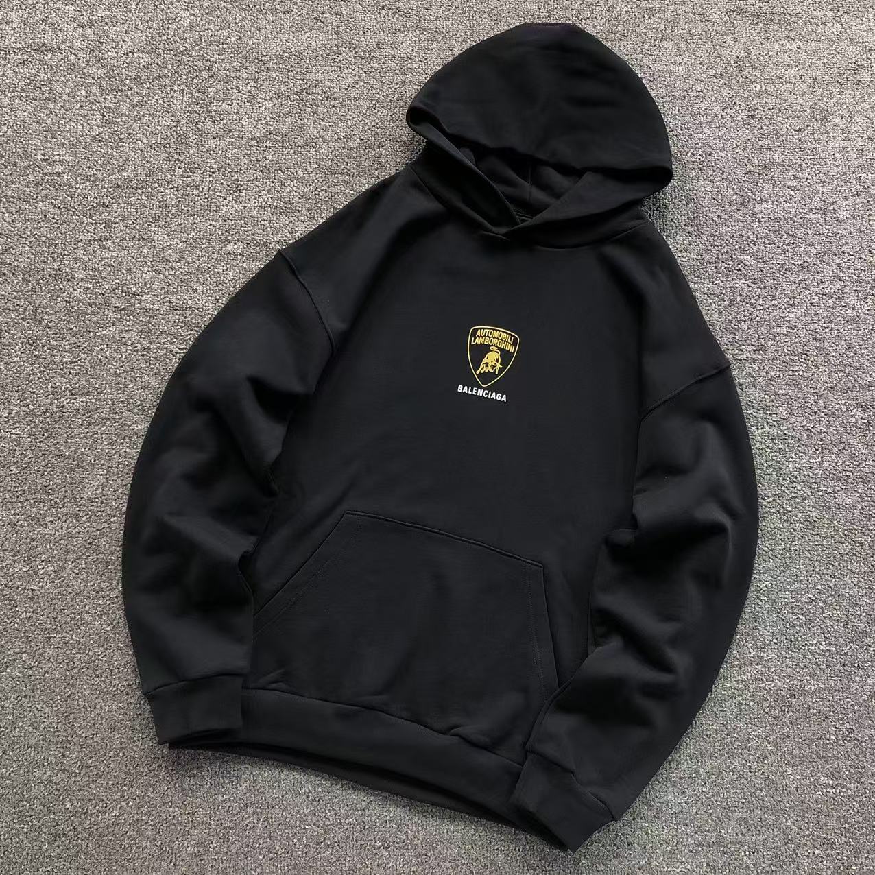 MOLETOM CANGURU Balenciaga Lamborghini Shield — frente
