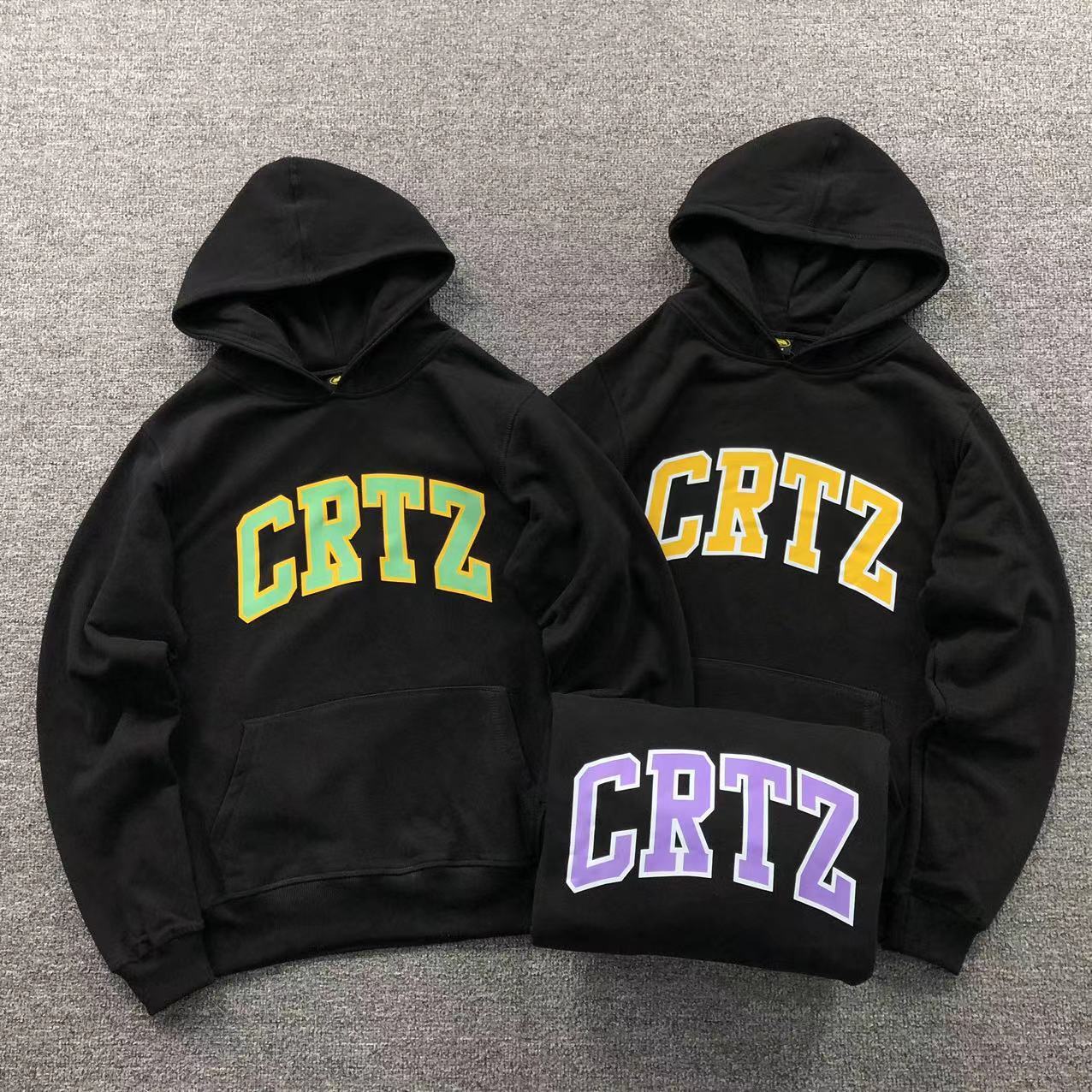 MOLETOM CANGURU Corteiz CRTZ Arch Multicolor — peito