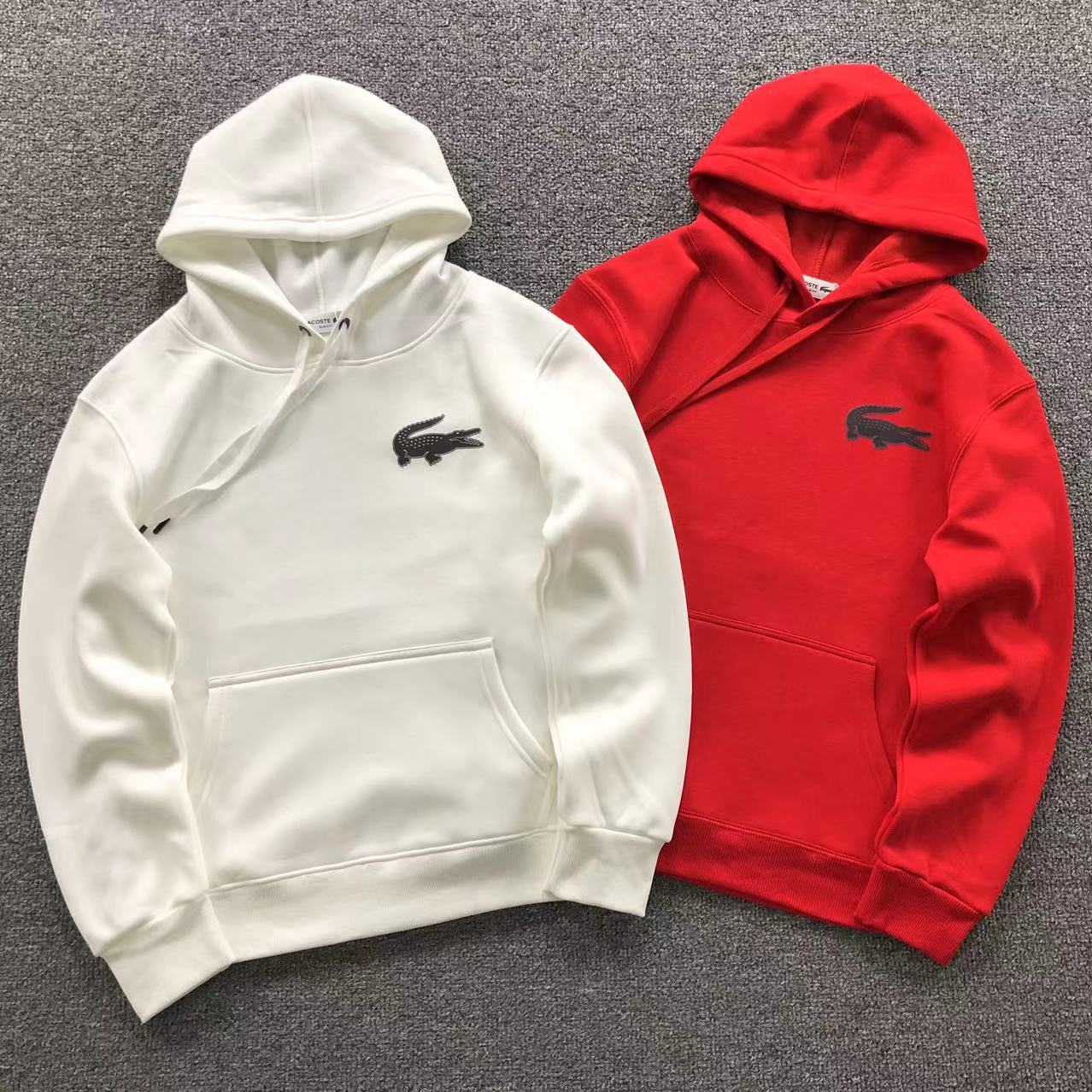 MOLETOM CANGURU Lacoste Croc Logo — peito
