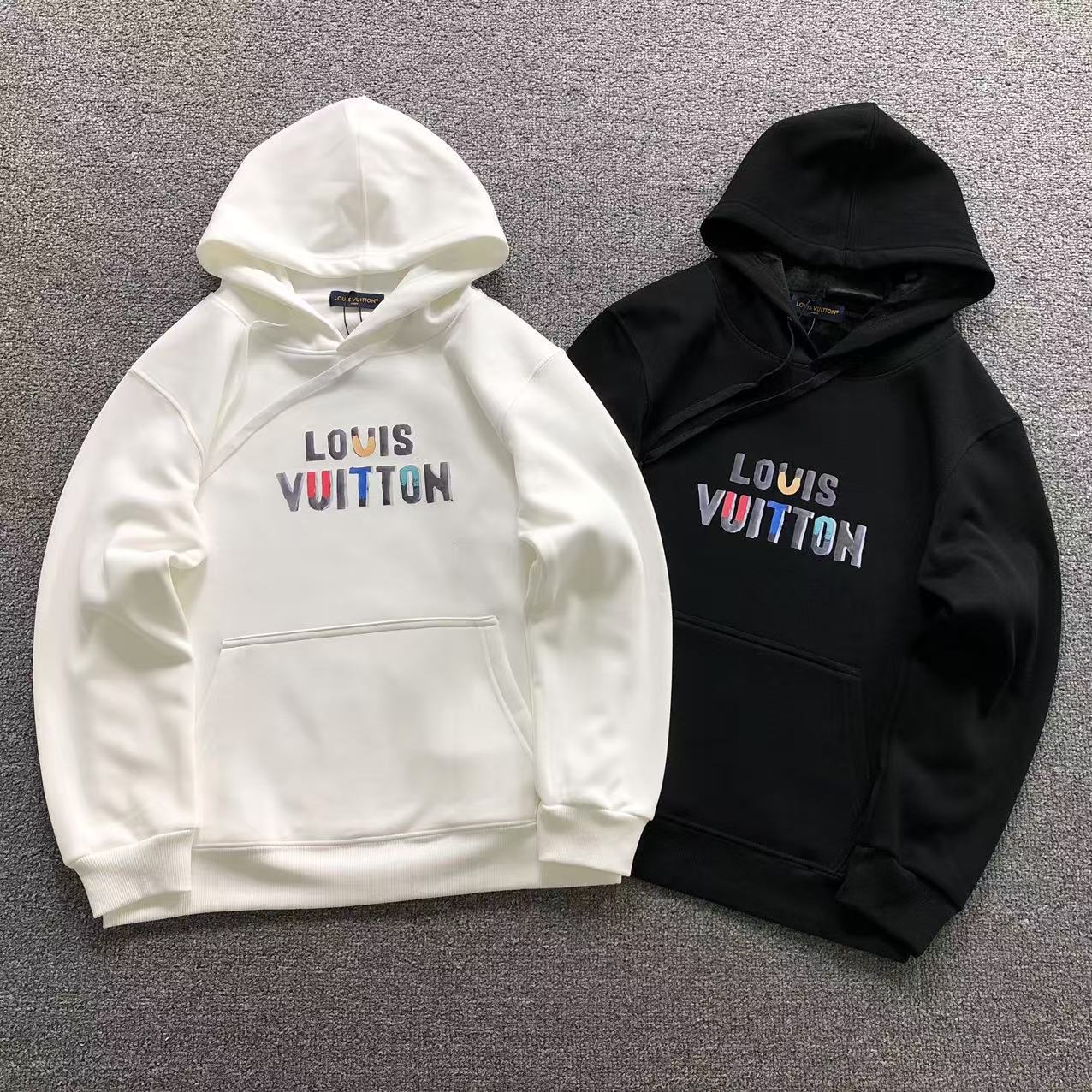 MOLETOM CANGURU Louis Vuitton Signature Color — frente