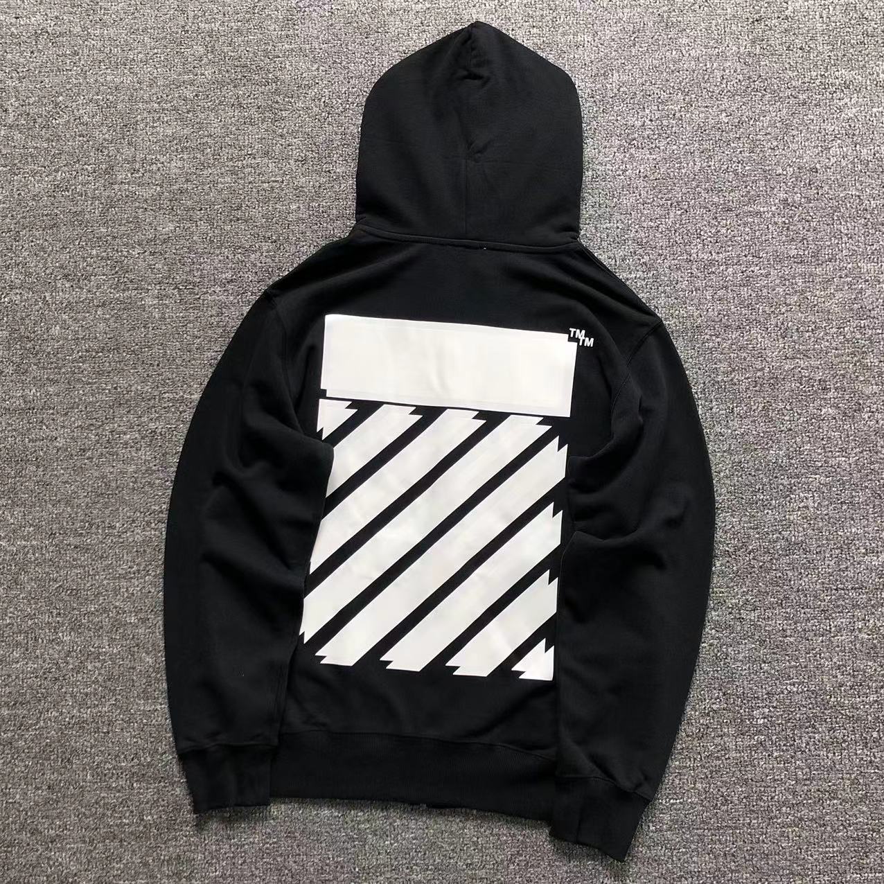 MOLETOM CANGURU Off White Diagonal Stripes — costa