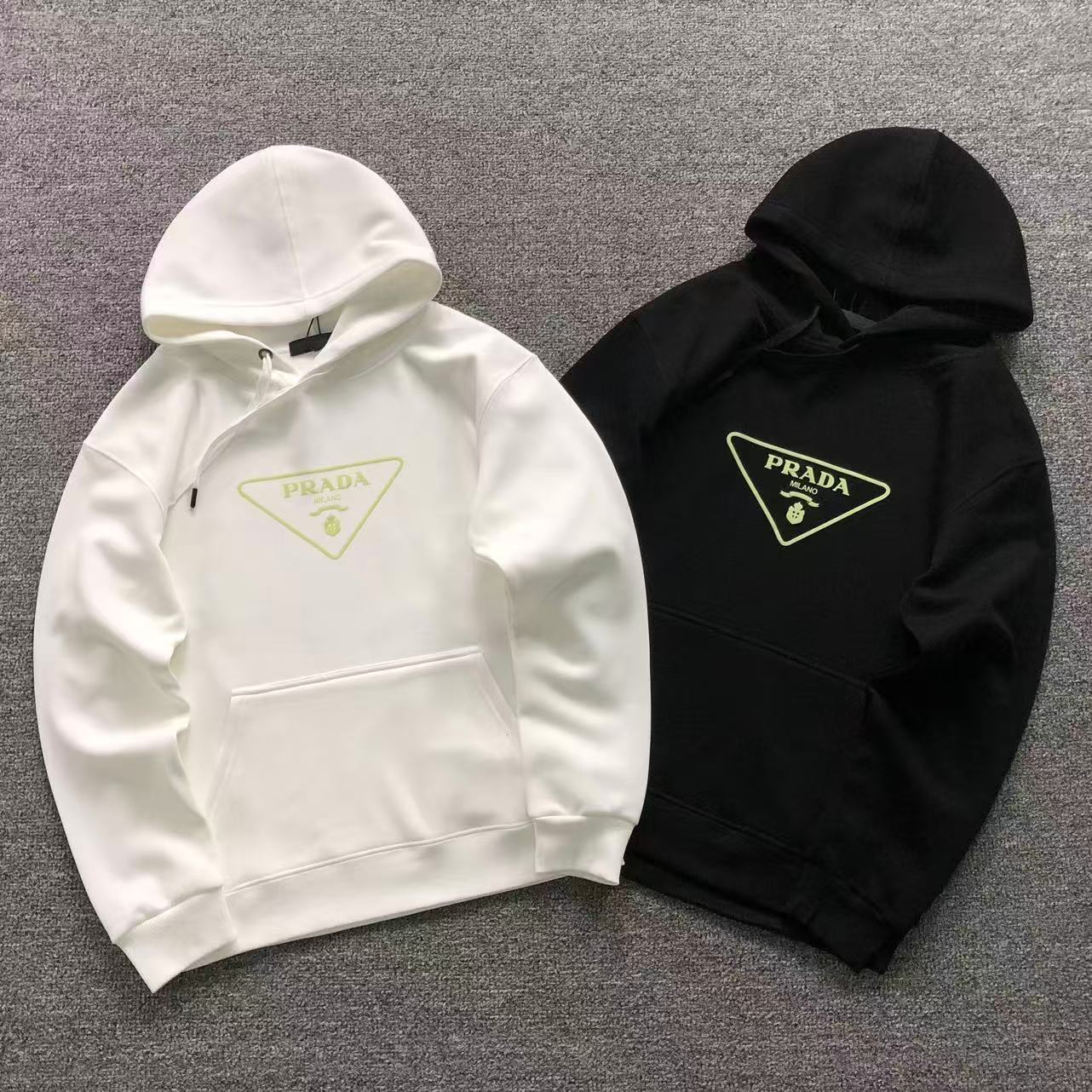 MOLETOM CANGURU Página inicial Triangle Logo Core — frente