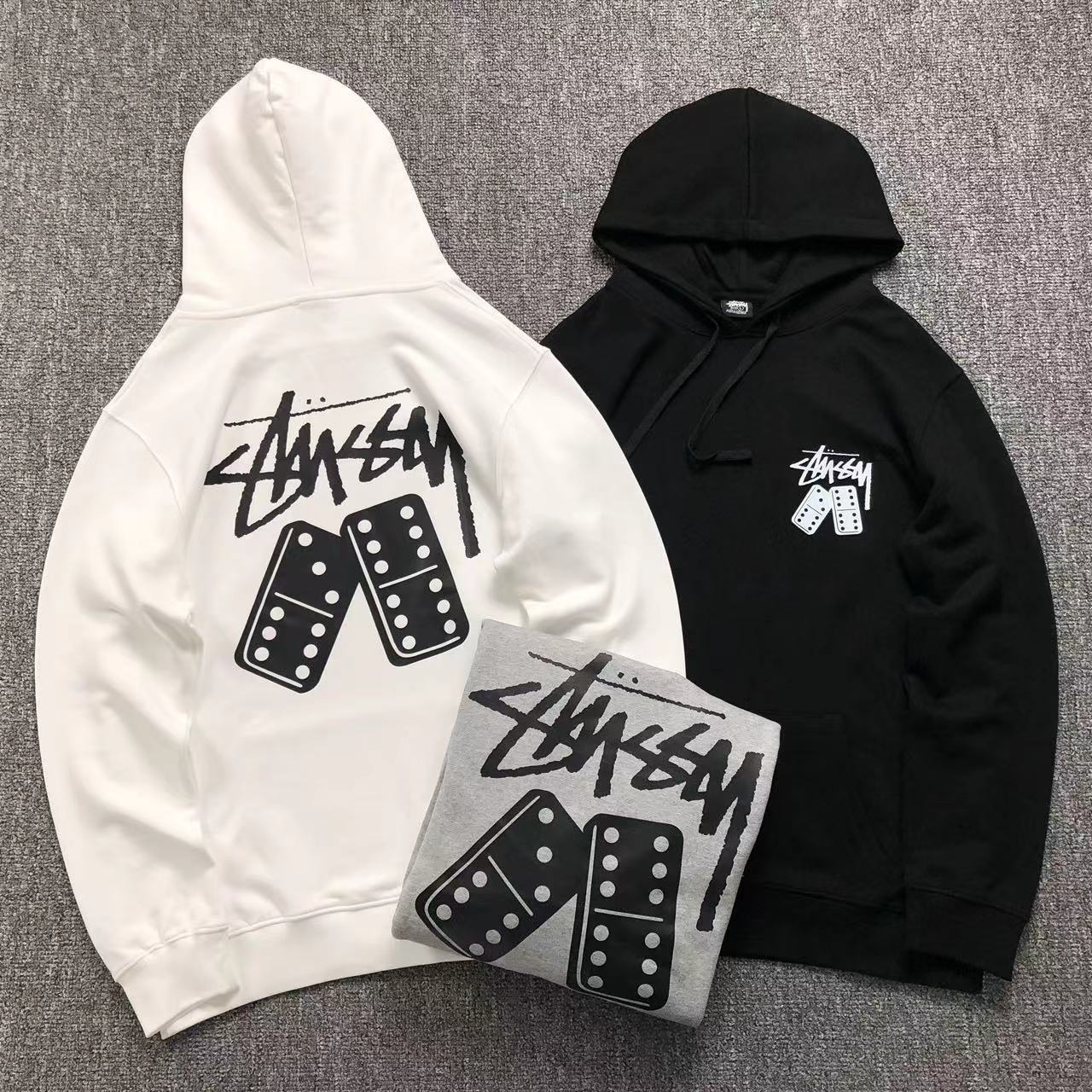 MOLETOM CANGURU Stussy Domino — frente