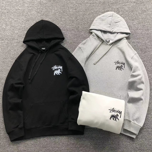 MOLETOM CANGURU Stussy Lion Pack — peito