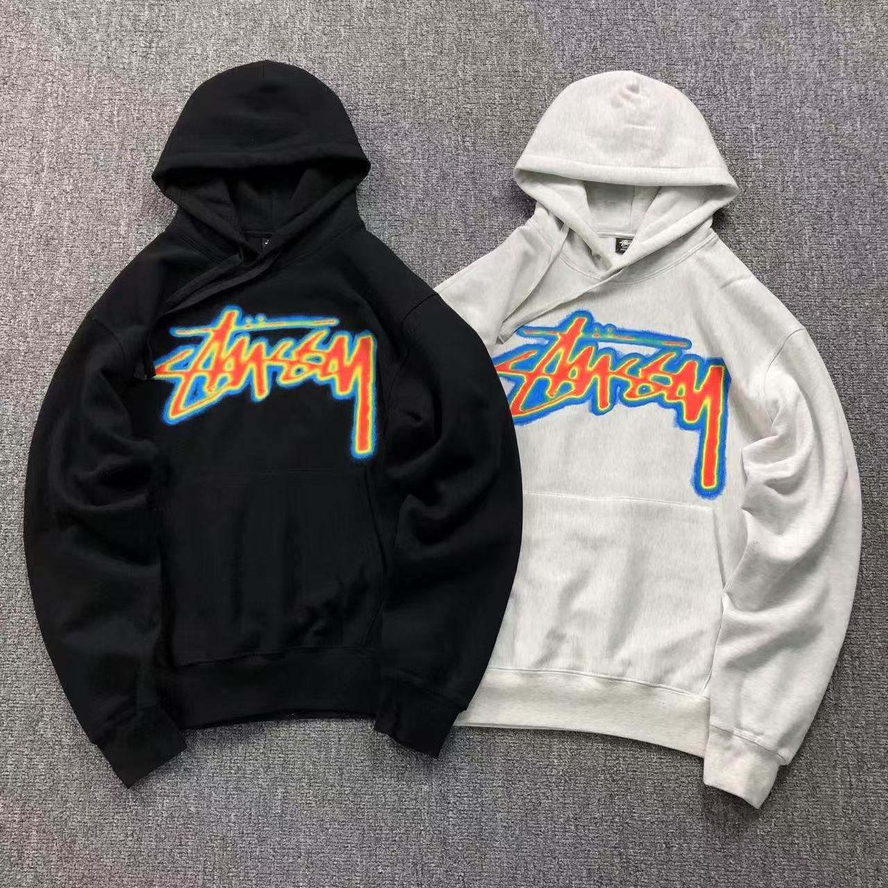MOLETOM CANGURU Stussy Spray Script — peito