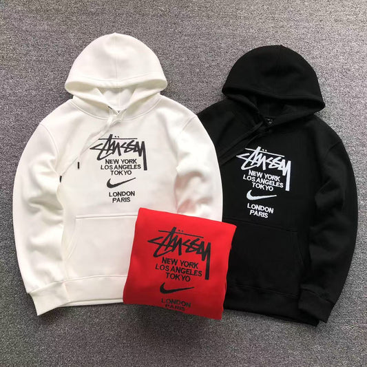 MOLETOM CANGURU Stussy World Tour Swoosh — frente