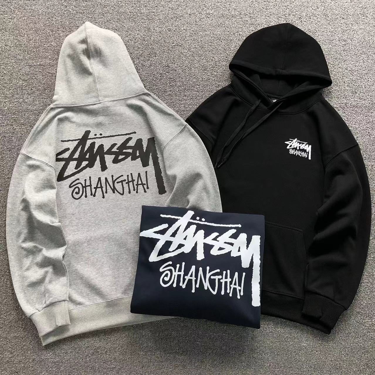 MOLETOM CANGURU Stussy Shanghai Script Core — frente