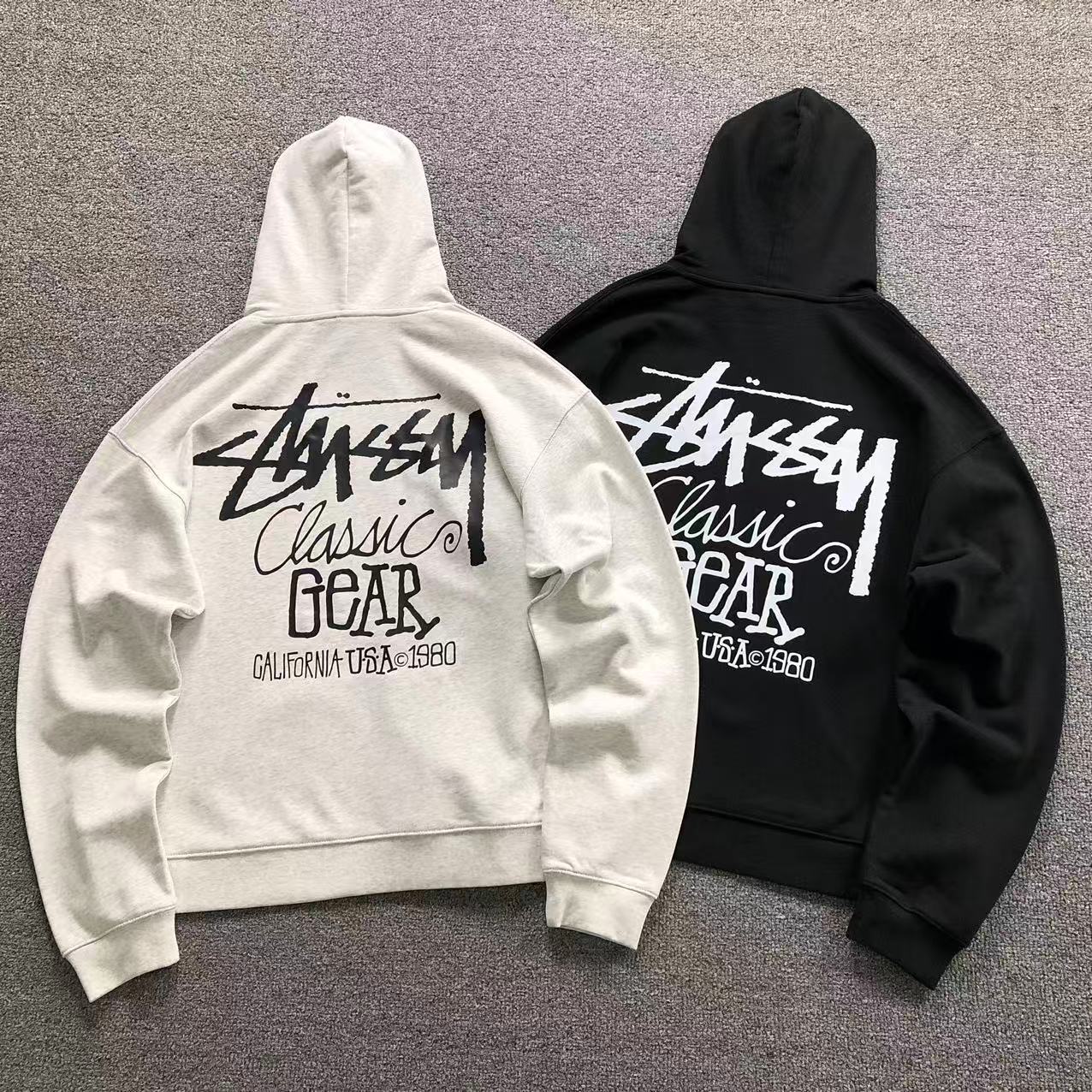 MOLETOM CANGURU Stussy Classic Gear — costa