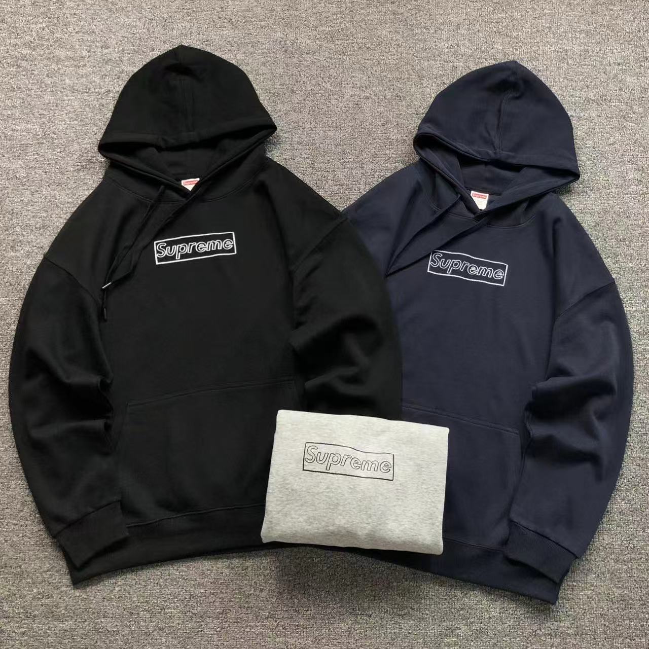 MOLETOM CANGURU Supreme Box Logo Outline — frente