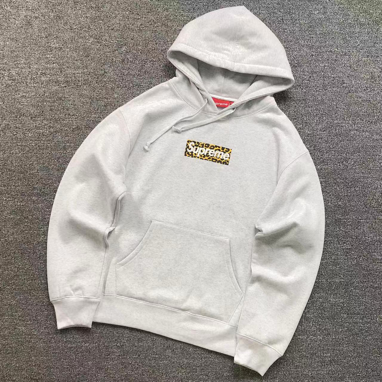 MOLETOM CANGURU Supreme Box Logo Leopard Core — frente