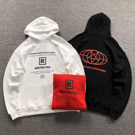 MOLETOM CANGURU Vetements Adult Entertainment — frente