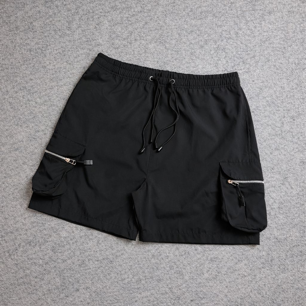 SHORT CARGO BOLSO MOCHILA COM ZÍPER PRETO