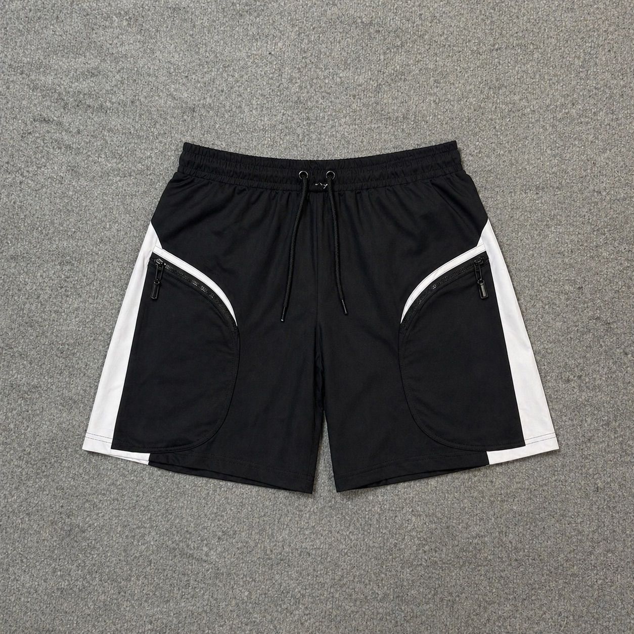 Short Premium Cargo com Recortes Tricolor e Bolsos com Zíper