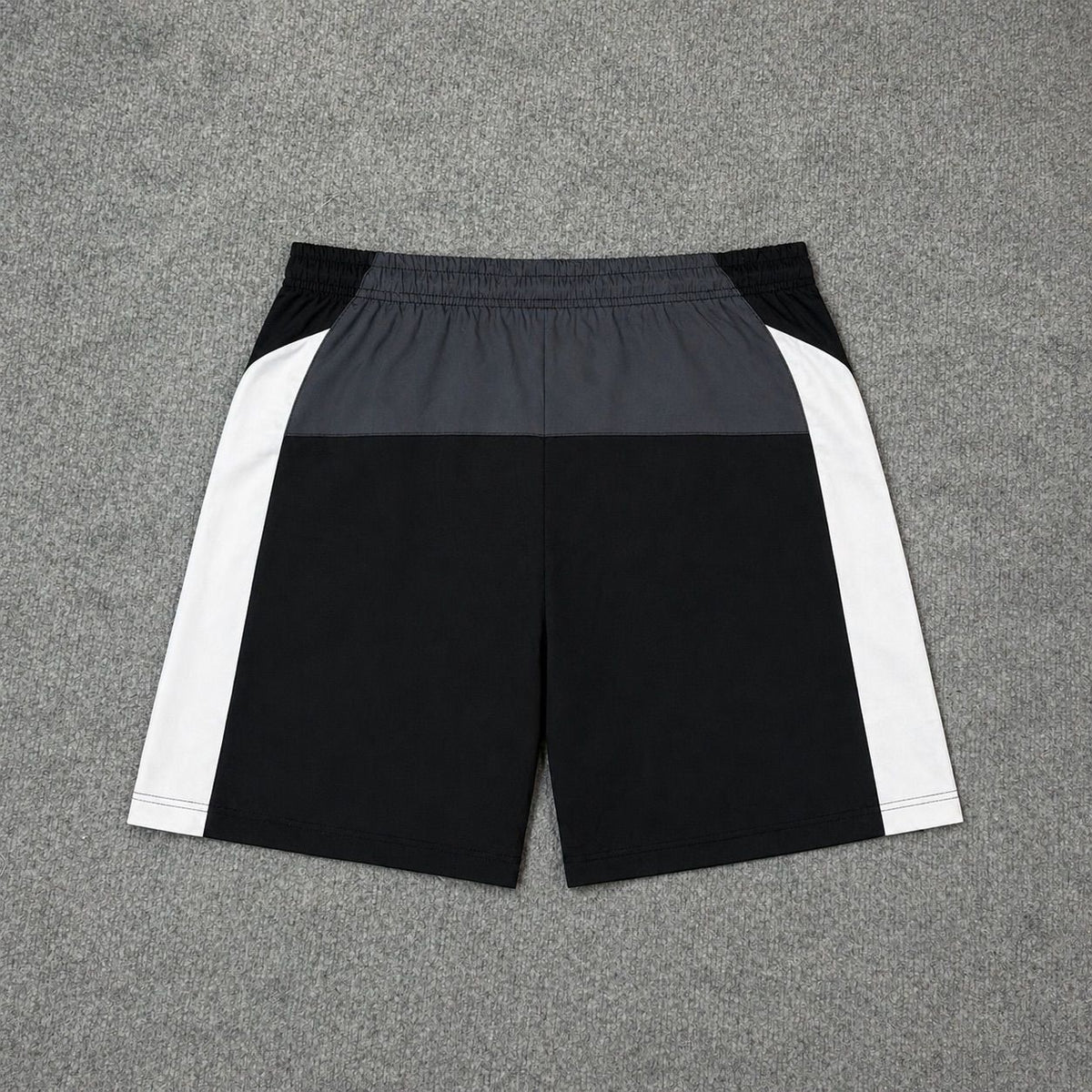 Short Premium Cargo com Recortes Tricolor e Bolsos com Zíper