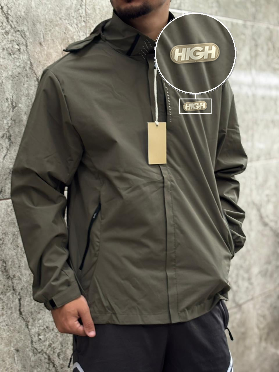 Casaco Corta Vento Impermeavel Imper Motor 2026 Verde Militar com patch High Resina Oval Bege