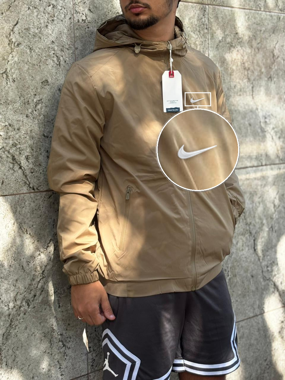 Casaco Corta Vento Impermeavel Storm Urban 2026 Caqui com patch Nike Swoosh Branco