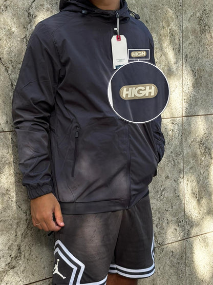 Casaco Corta Vento Impermeavel Storm Urban 2026 Chumbo com patch High Resina Oval Bege