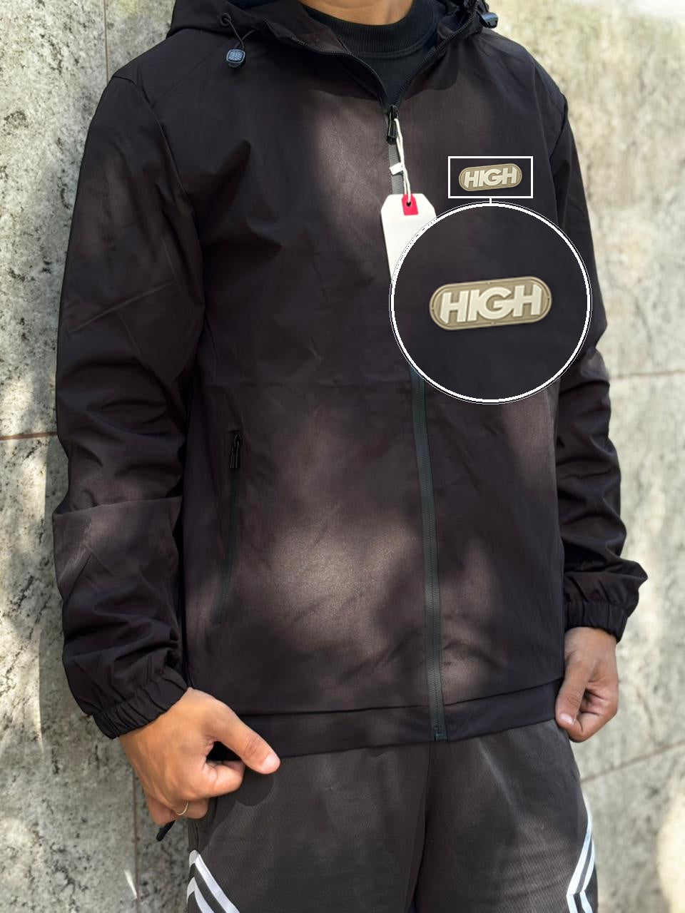 Casaco Corta Vento Impermeavel Storm Urban 2026 Preto com patch High Resina Oval Bege