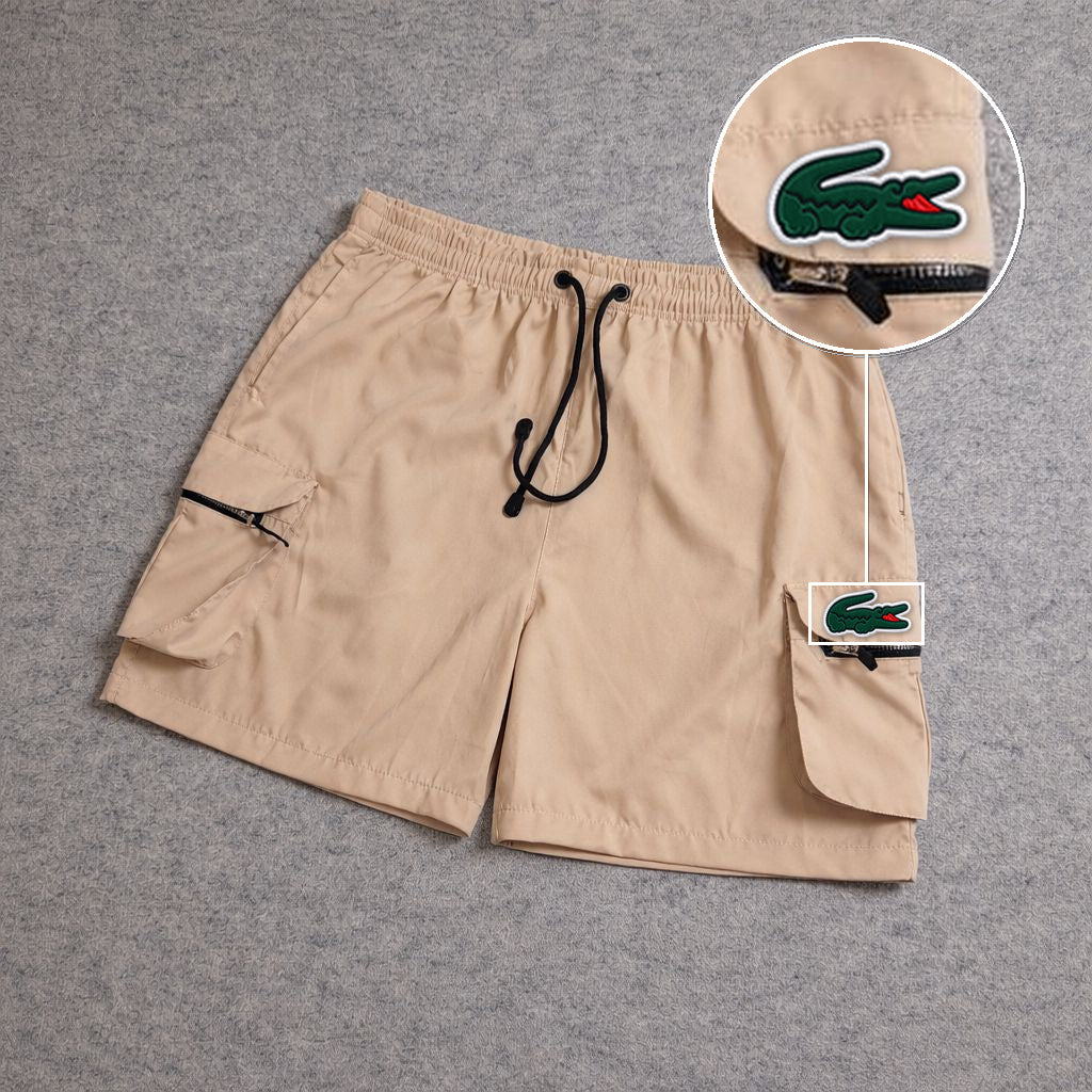 SHORT CARGO BOLSO MOCHILA COM ZÍPER BEGE com patch Lacoste Sp