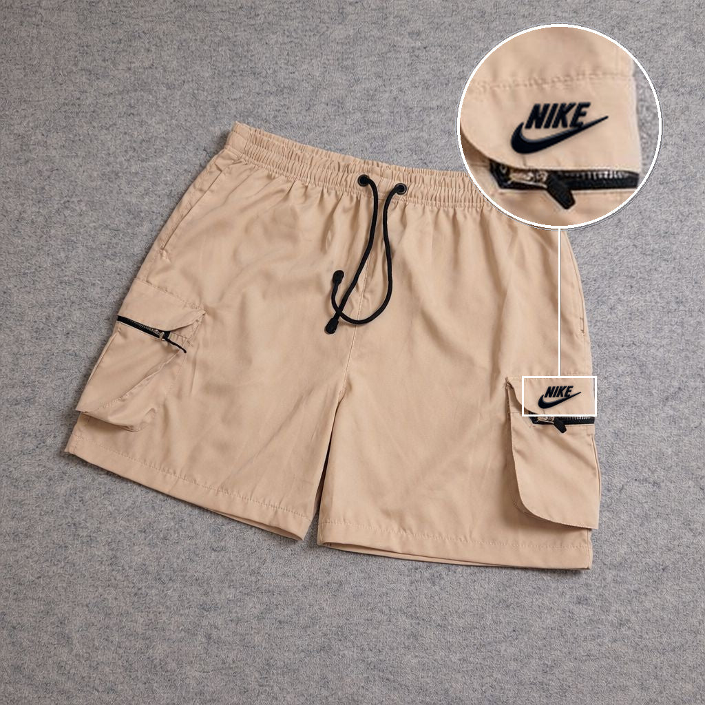 SHORT CARGO BOLSO MOCHILA COM ZÍPER BEGE com patch Nike Escrita Sp Preto