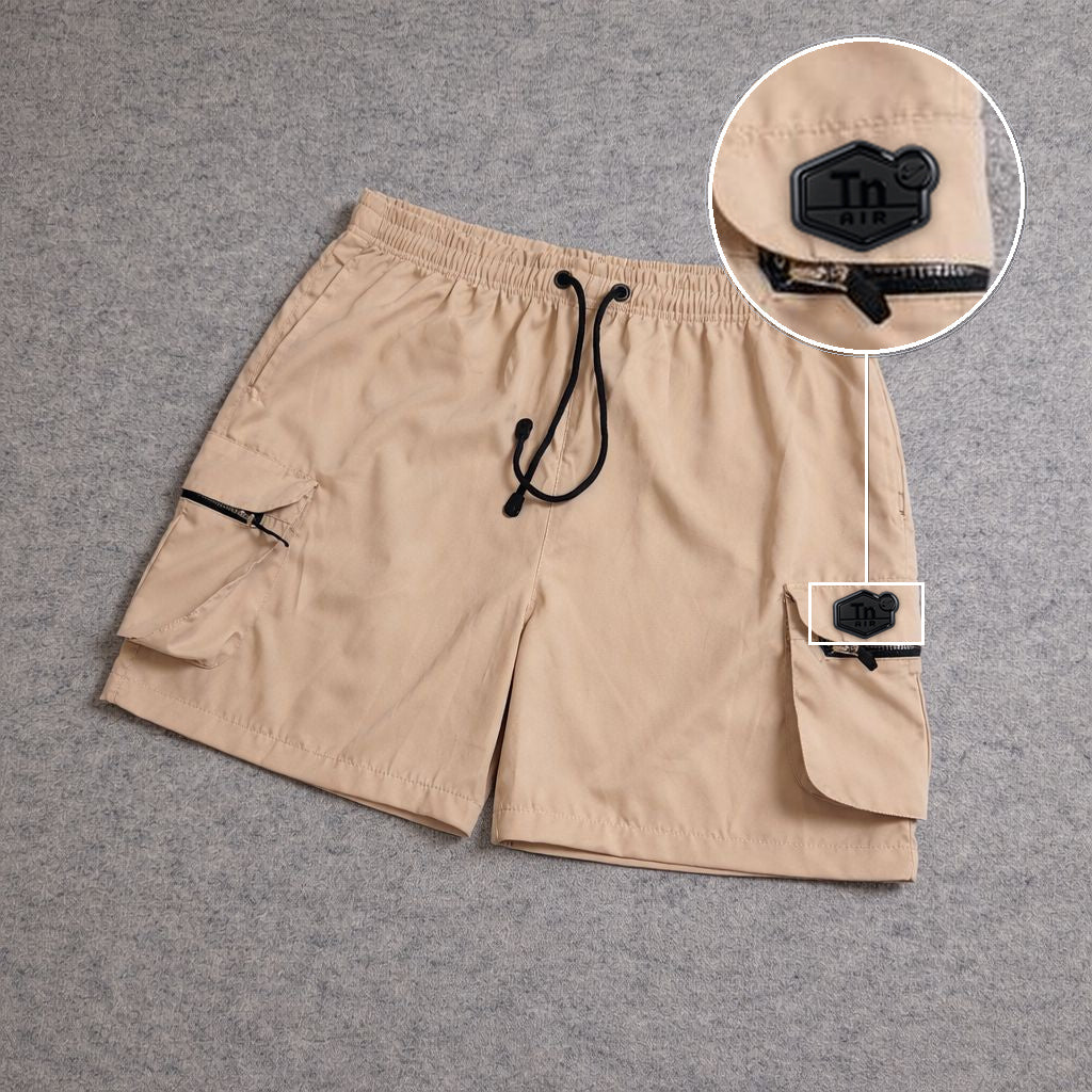 SHORT CARGO BOLSO MOCHILA COM ZÍPER BEGE com patch Tn Resinado Preto