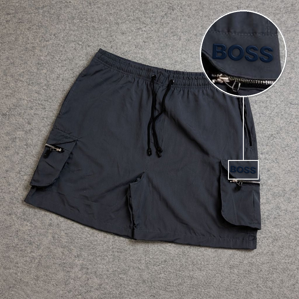 SHORT CARGO BOLSO MOCHILA COM ZÍPER CINZA com patch Boss Sp Preto