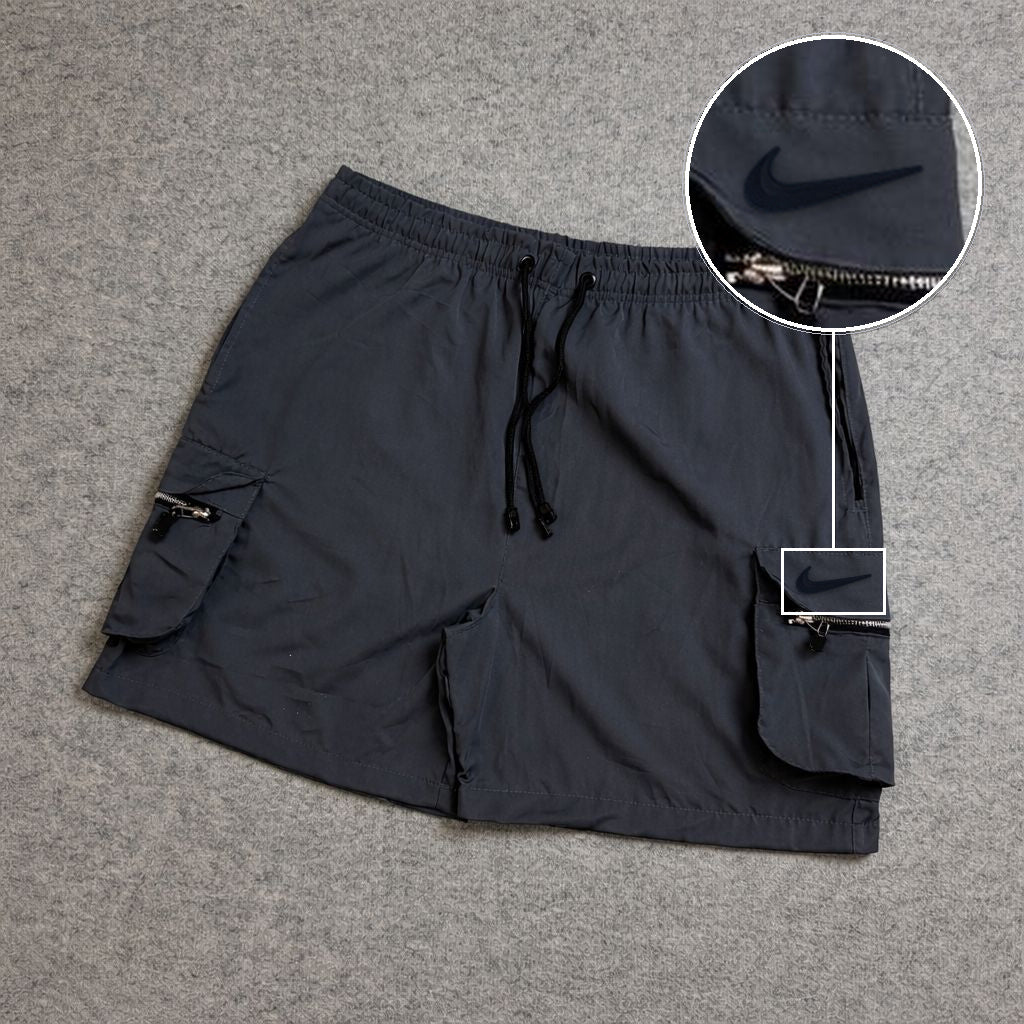 SHORT CARGO BOLSO MOCHILA COM ZÍPER CINZA com patch Nike Facao Sp Preto
