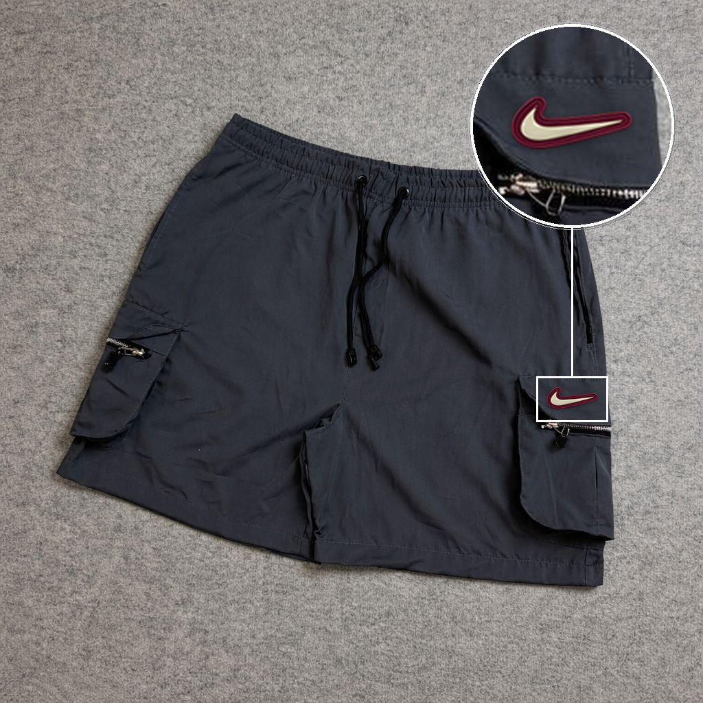 SHORT CARGO BOLSO MOCHILA COM ZÍPER CINZA com patch Nike Resinado Marrom