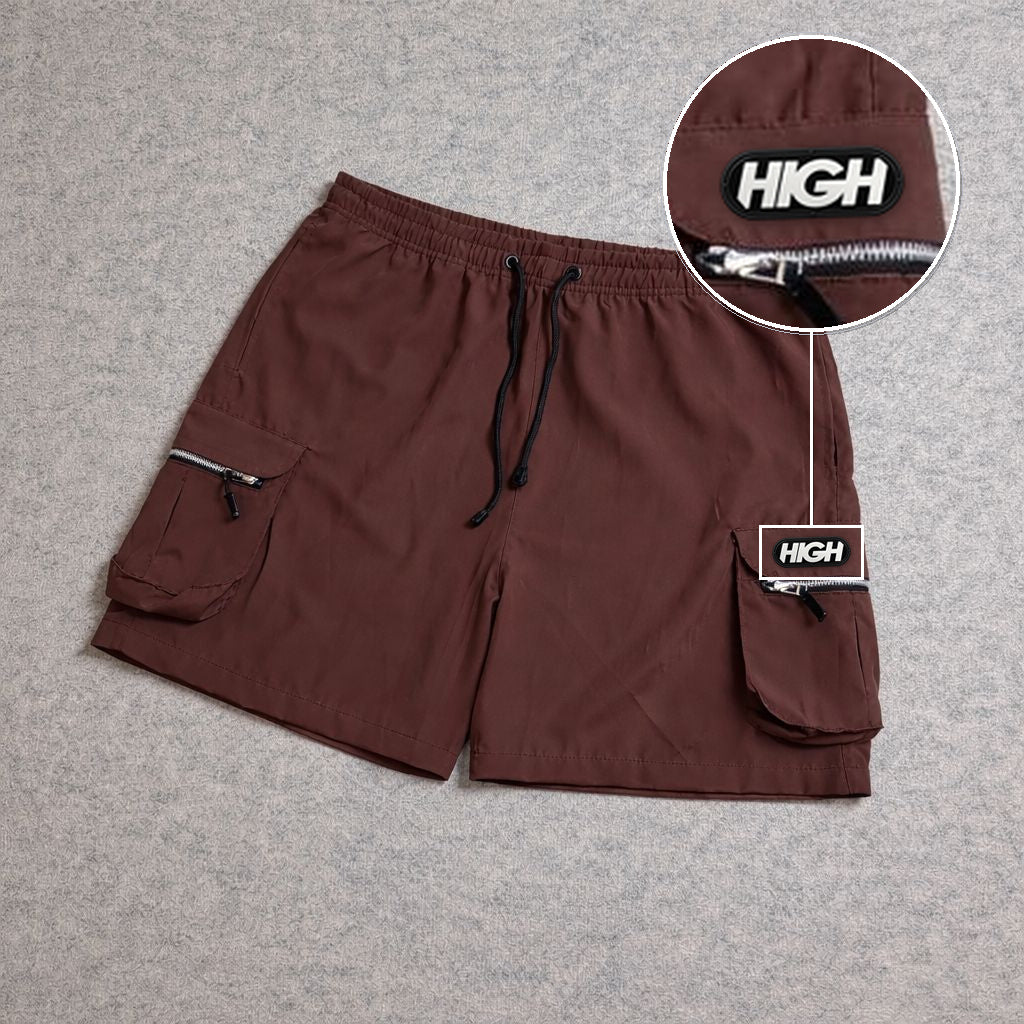 SHORT CARGO BOLSO MOCHILA COM ZÍPER MARROM com patch High Resina Oval Preta