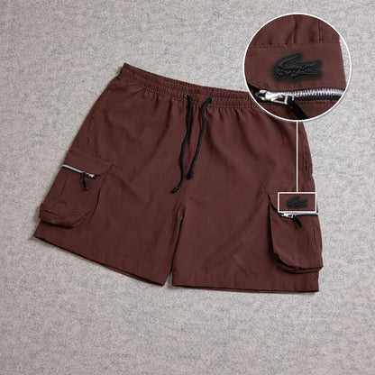 SHORT CARGO BOLSO MOCHILA COM ZÍPER MARROM com patch Lacoste Sp Preto