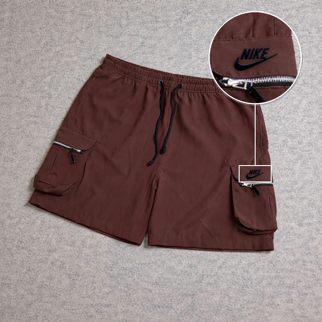 SHORT CARGO BOLSO MOCHILA COM ZÍPER MARROM com patch Nike Escrita Sp Preto