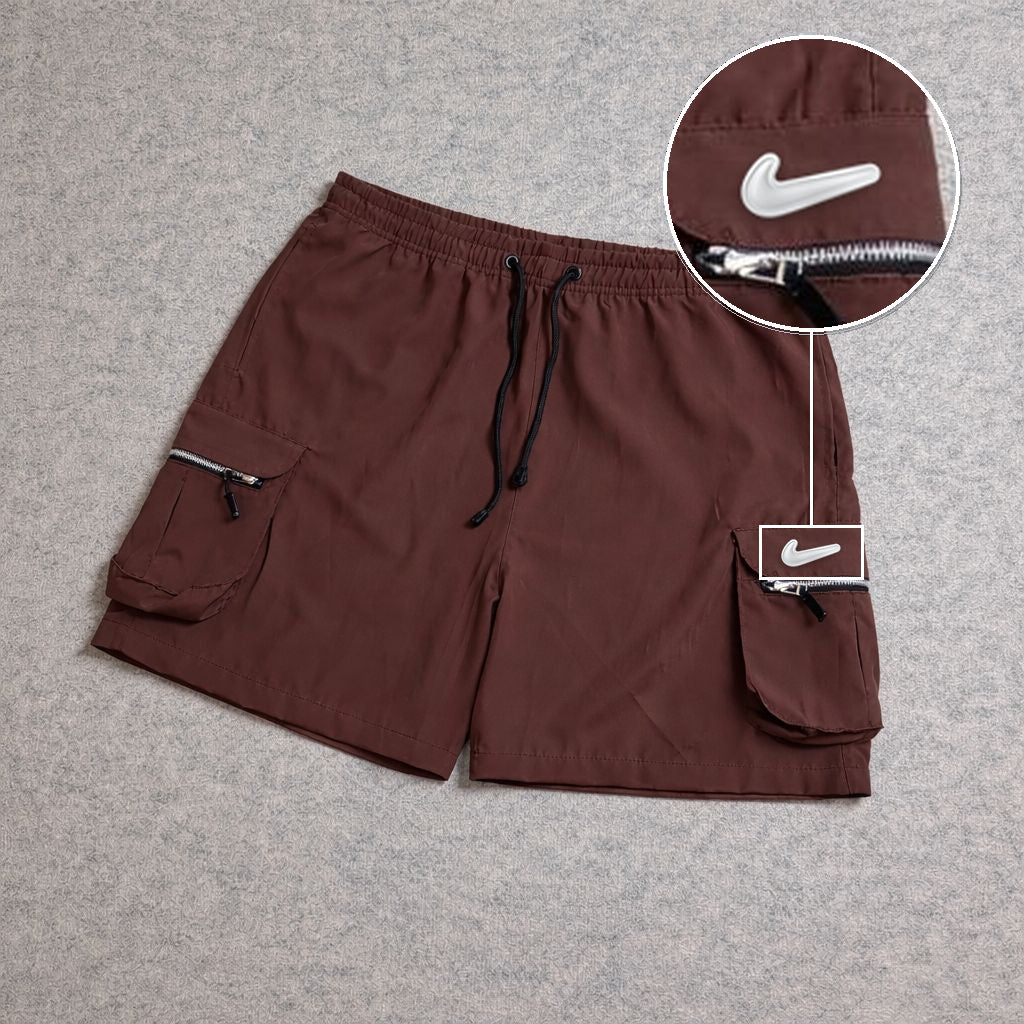 SHORT CARGO BOLSO MOCHILA COM ZÍPER MARROM com patch Nike Facao Sp Branca