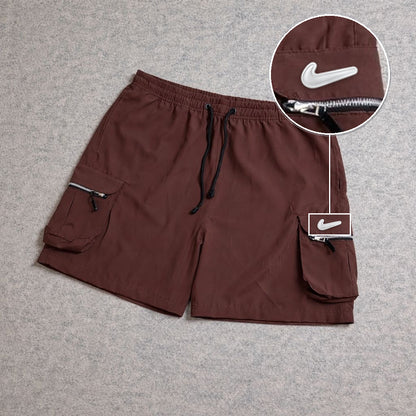 SHORT CARGO BOLSO MOCHILA COM ZÍPER MARROM com patch Nike Facao Sp Branca