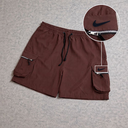 SHORT CARGO BOLSO MOCHILA COM ZÍPER MARROM com patch Nike Facao Sp Preto