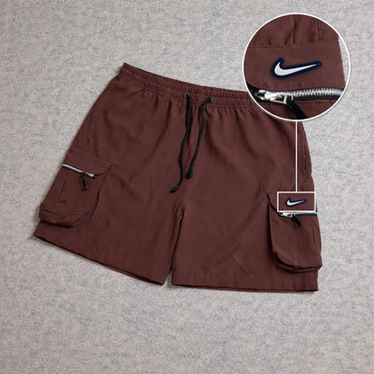 SHORT CARGO BOLSO MOCHILA COM ZÍPER MARROM com patch Nike Resinado B P