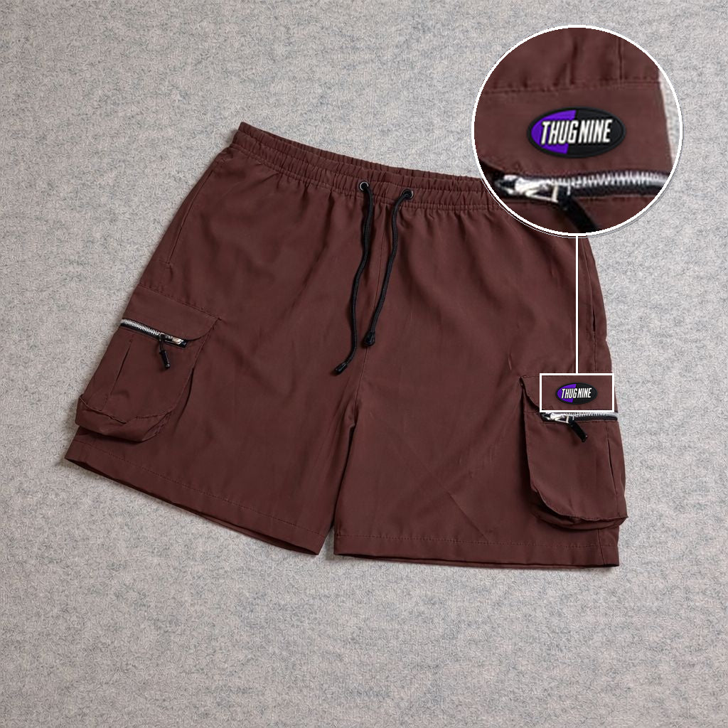 SHORT CARGO BOLSO MOCHILA COM ZÍPER MARROM com patch Thug Nine Oval Preto Com Roxo