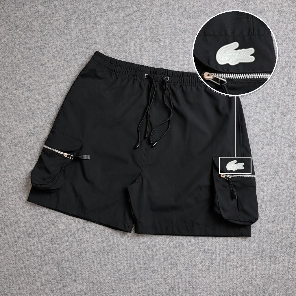 SHORT CARGO BOLSO MOCHILA COM ZÍPER PRETO com patch Lacoste Sp Branco